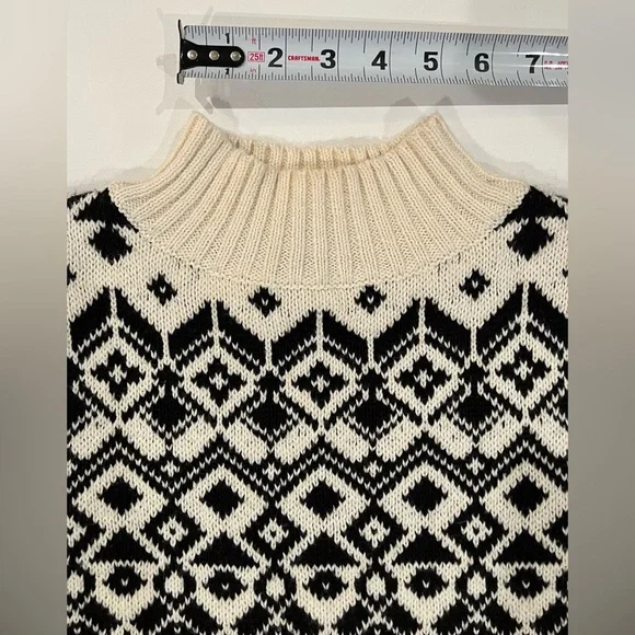 Christmas Snowflake Sweater Warm Holidays Fitted Small Cream Black - Picture 7 of 10